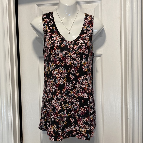 Maurices 24/7 - Sleeveless Black Floral V-Neck Curved Split Hem Tank Top - Sz S. - Picture 10 of 11